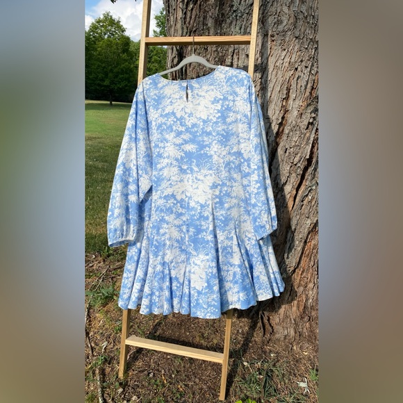 WAYF DRESS - Plus Size Fits up to 26/28! Blue & White Toile Linen Flowy Ruffles - Picture 3 of 7